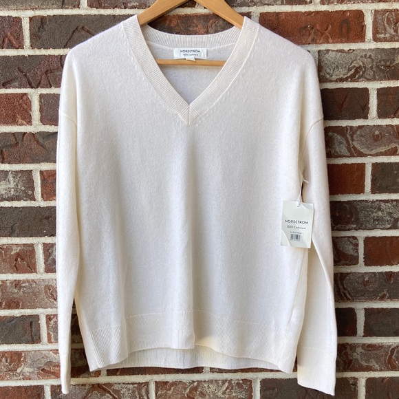 Nordstrom Sweaters - Nordstrom Cashmere Ivory V-Neck Sweater